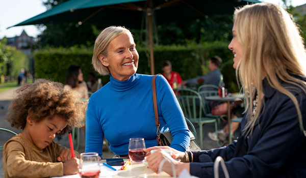 Resound ONE -perhekahvila keskustelun ulkopuolella